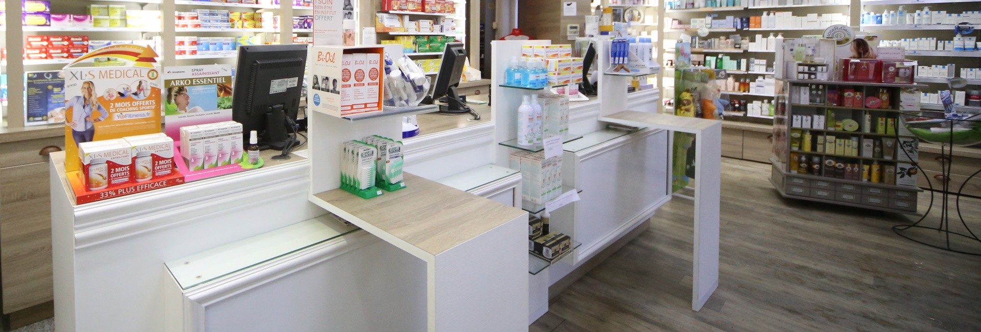 Agencement de la Pharmacie Centrale -