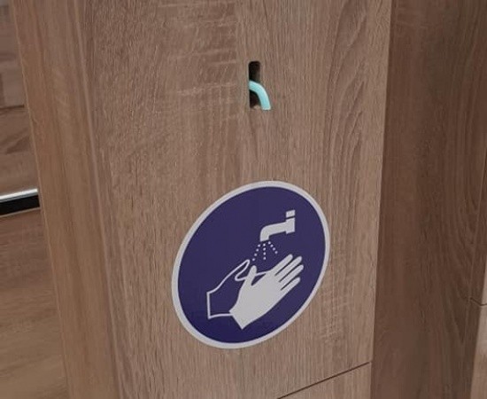 Distributeur de solution hydroalcoolique